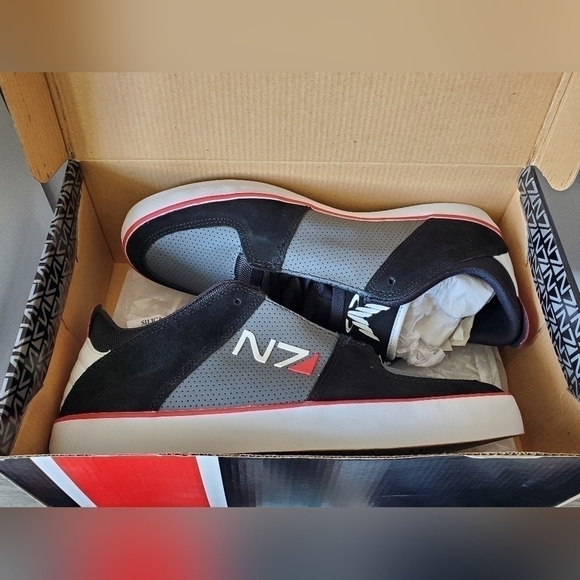 Rare MASS EFFECT N7 armour stripe sneakers never worn  in box. Size 11. - Picture 2 of 9